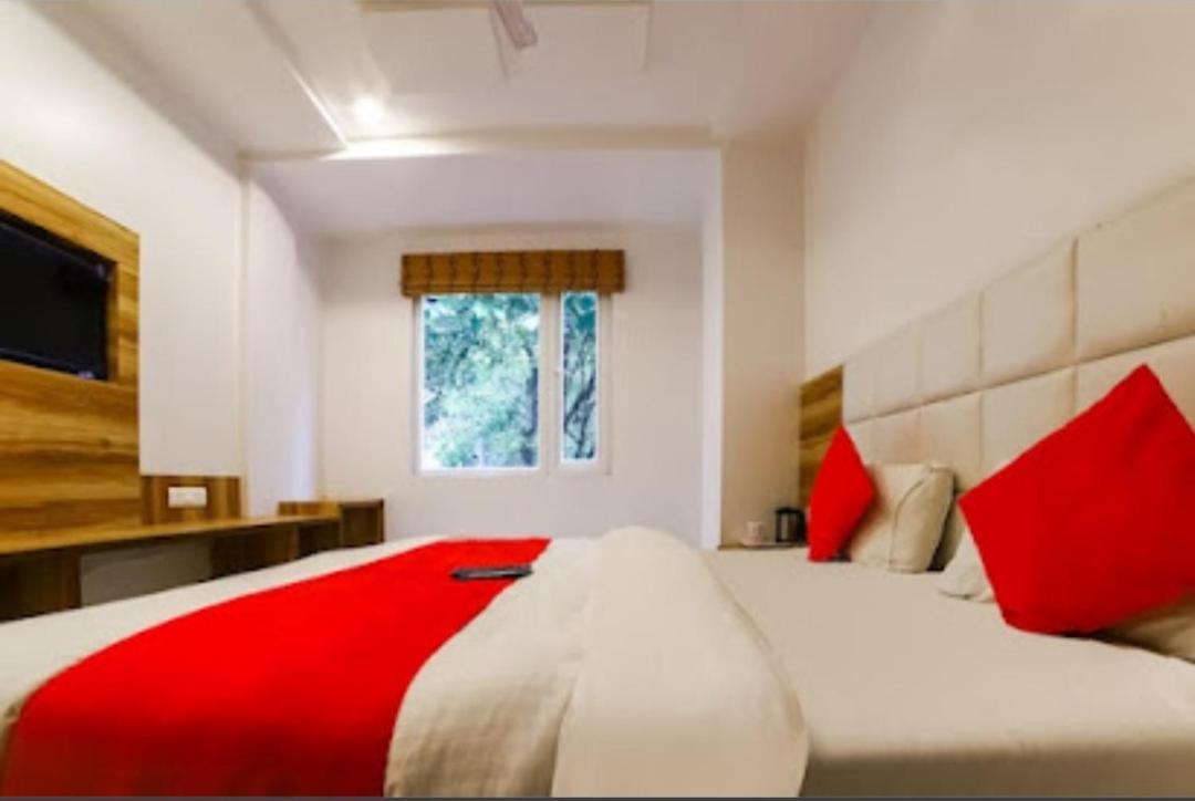 Hotel Awesome International Yeni Delhi Dış mekan fotoğraf